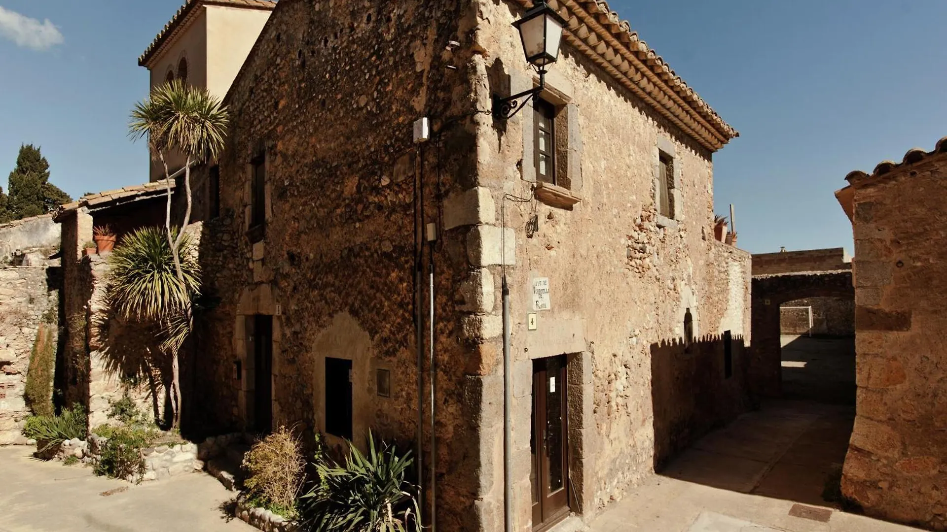 Traditional House For 4 People In Valveralla Gérone
