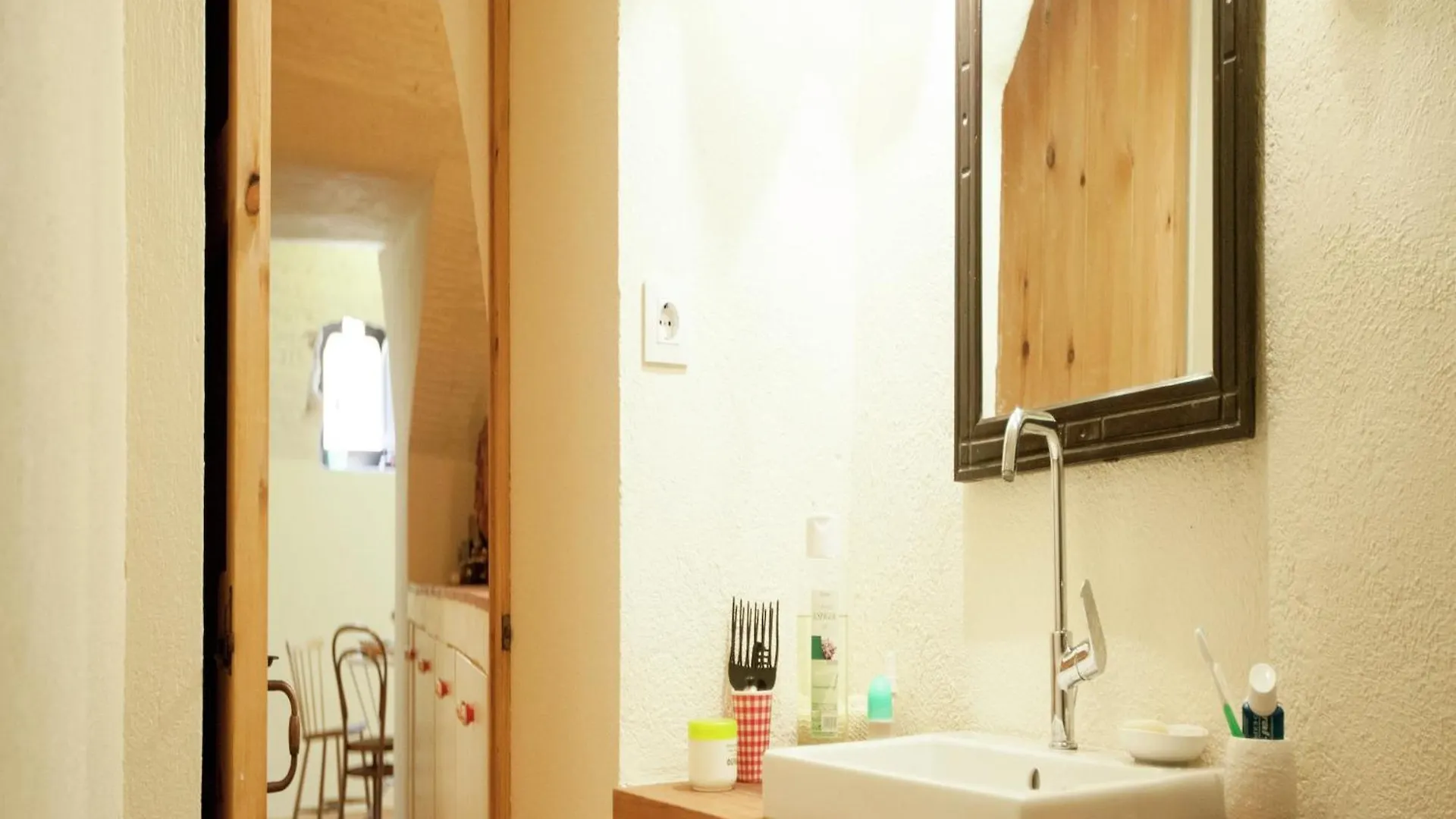 Traditional House For 4 People In Valveralla Gérone